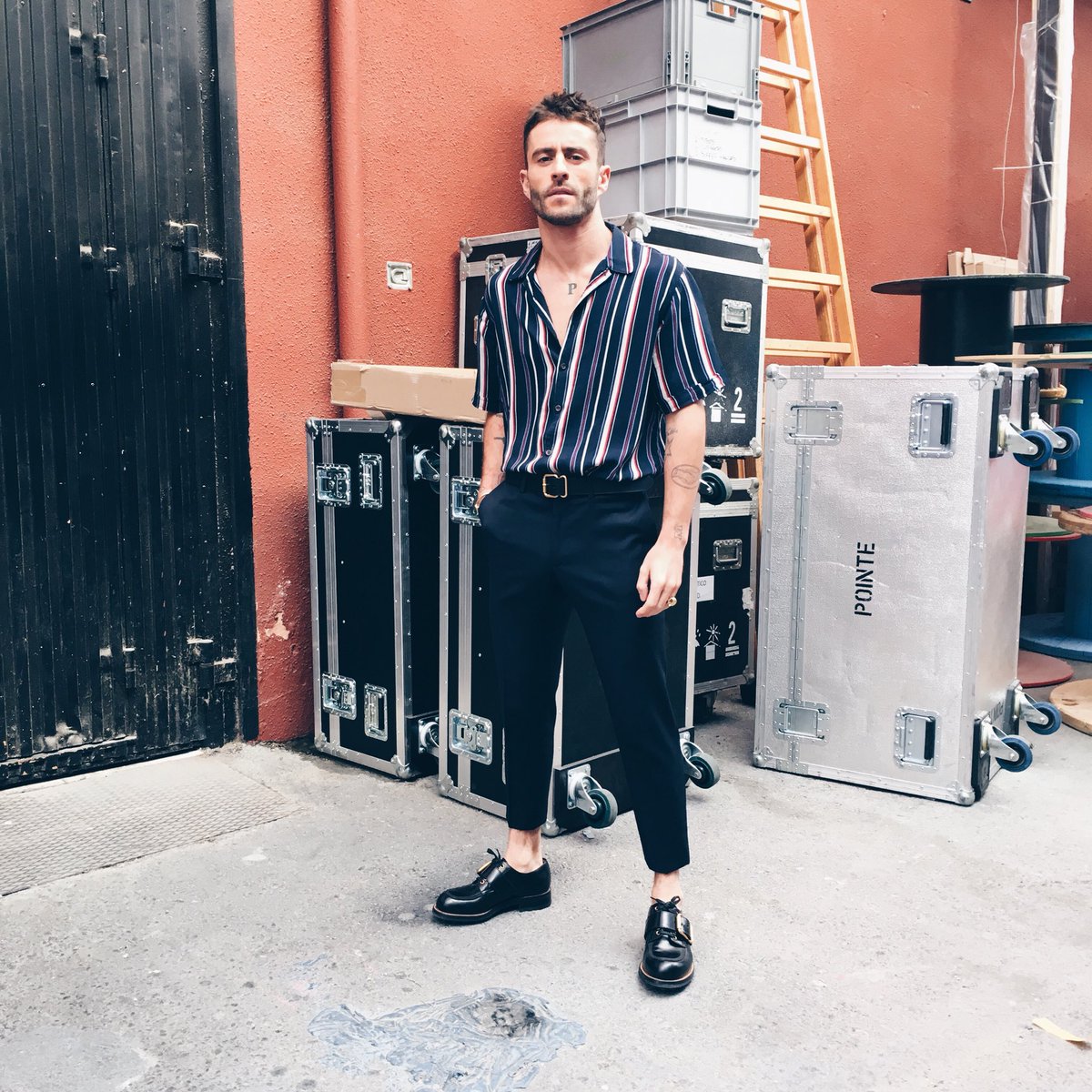 🚧 Atención! 🚧 El programa de hoy durará más que nunca! Una pareja que se enamoró gracias a <a href="/cambiame/">Cámbiame</a> viene a pedir un cambio muy especial así que os espero a las 13:45 en Telecinco! 🎥🖤🎬 Y hablando de enamorados, la camisa que llevo esta semana es de <a href="/malibuoutfitter/">Malibu Outfitters</a>