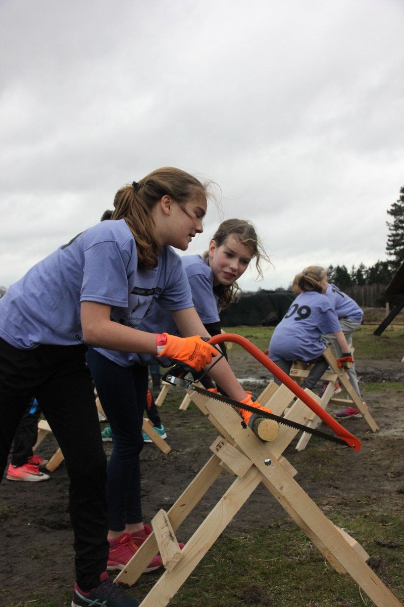 Trots op onze meiden die op de 1ste plaats overall zijn geëindigd tijdens de Midwintersurvival. #Horsthoekschool veelzijdig.