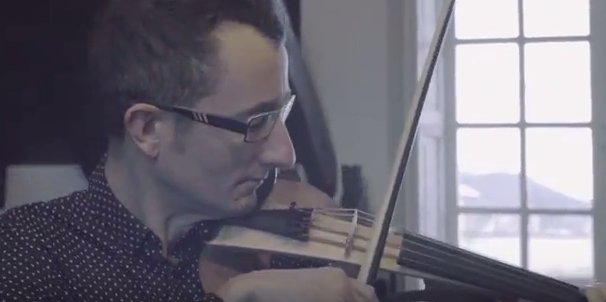 #BIDEOA Ikusi <a href="/ikerlauroba/">iker Lauroba</a> -ren bideoklip berria eitb.eus/eu/gaztea/bide… #gaztea