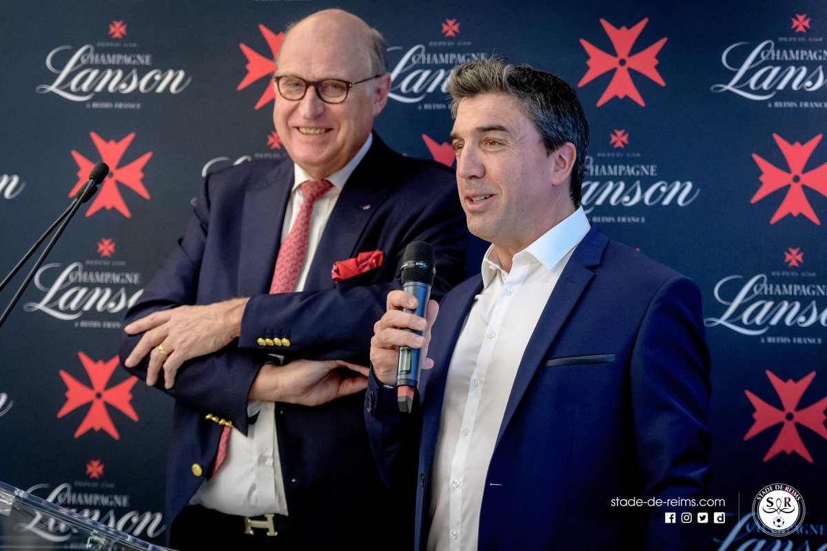 StadeDeReims's tweet photo. Quand les pensionnaires de Delaune rendent visite à leurs voisins de la Maison @ChampagneLanson à l'occasion des voeux du Président Philippe Baijot, forcément cela donne un effervescent moment ! 🍾 #InsideSDR https://t.co/IFUg2AO6Re