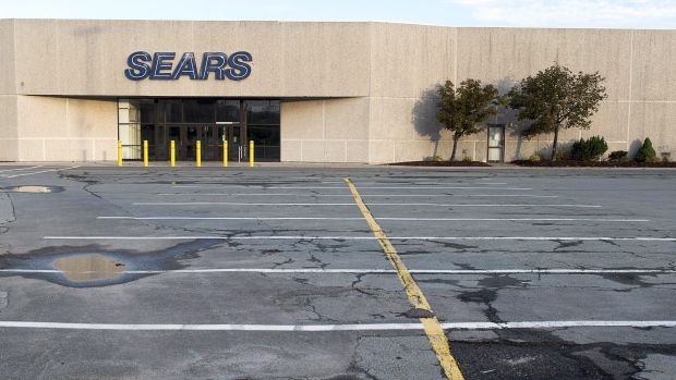 quantaflow's tweet image. Old shopping #malls can be saved by their #parking lots buff.ly/2navFjO