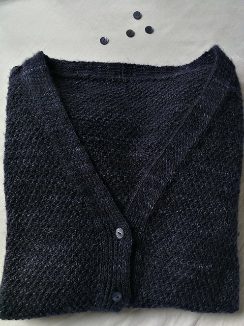 Après un mois de doux tricot avec les laines de La Fée Fil, mon cardigan Saint-Barnabé est terminé !

Plus de détails et photos sur mon blog : moderknit.com/2018/01/25/le-…

#tricot #tricotdesignmcl #knitting #diy #saintbarnabecardigan