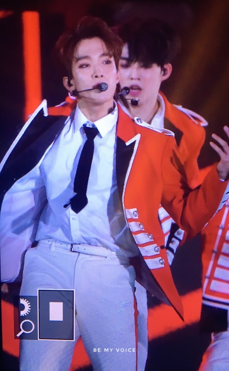 SeokminBrasil's tweet photo. [#PRÉVIA] 25.01.18 #DK no Seoul Music Awards.
(Cr: Bemyvoice_DK) https://t.co/0t2AHM3nZk