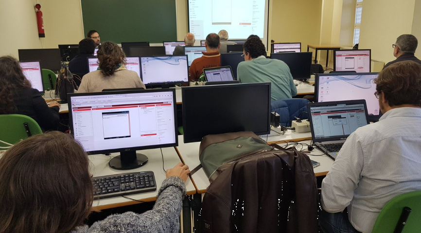 VedilsUCA's tweet photo. La programación como herramienta para profesores e investigadores. Creando aplicaciones Android con @VedilsUCA con @iruizrube y @jmiguelmota en la @univcadiz. @esi_uca https://t.co/i27wnNm7Ya