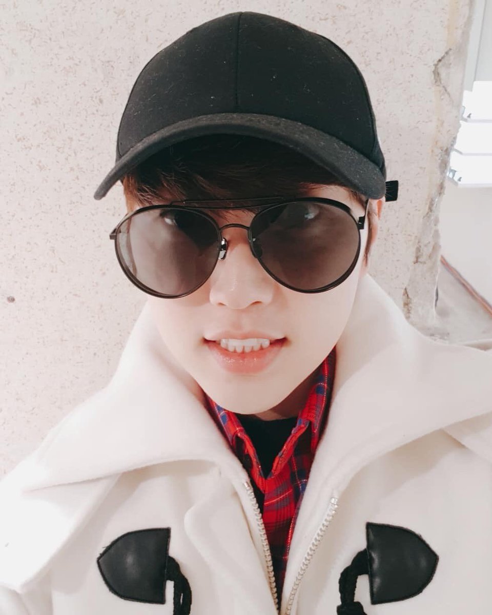 _B1A4OFFICIALb's tweet photo. [#산들] 

가족 나들이사진 다들 잘어울리네~~ㅎㅎ
#산들 #가족 #요즘 #내모습 #쨘
#잠이안와서 #굿나잇 #바나

@SANDORI920320 
https://t.co/ps793qpZhj https://t.co/9oeEyi6hay