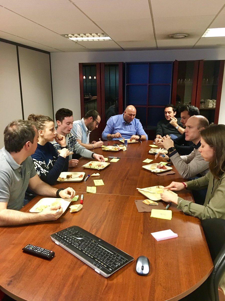 FFNatation's tweet photo. Rassemblement du #TeamFFN pour un buffet d'échanges sur le thème de l'accompagnement financier des athlètes de haut niveau. Merci à tous ! https://t.co/ULAxsck4au