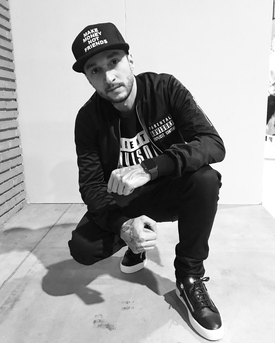 OriginalDjZak's tweet photo. Genova 👊🏻
#MMRtour #tonight #djzak #tourlife https://t.co/KLgtFgO7T0