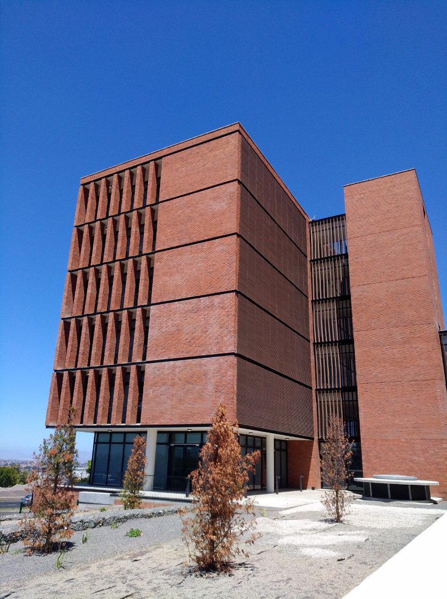 Very impressed by the #Greenbuilding by #JacobsParkerArchitects ! Working towards sustainable architecture.

#Bellville #Architecture #elegant