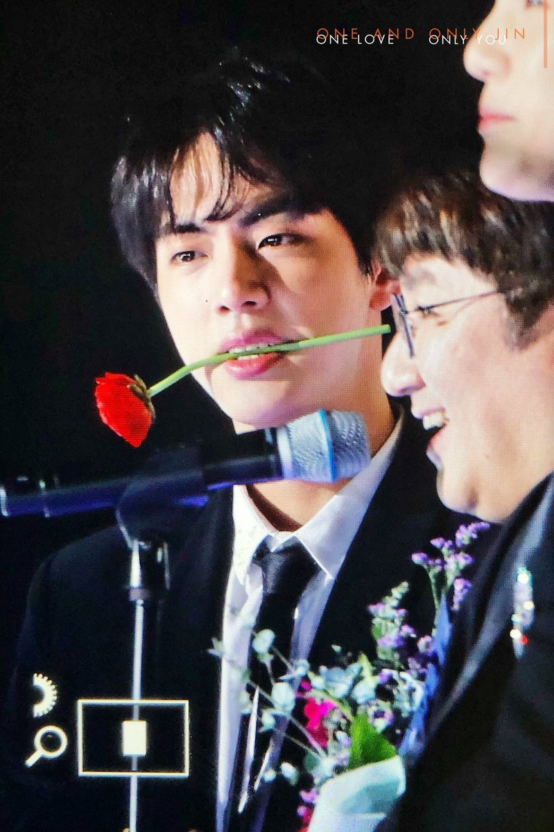 oneandonly_jin's tweet photo. 180125🌹

#방탄소년단 #진 #석진 #JIN https://t.co/TXfre5mpni