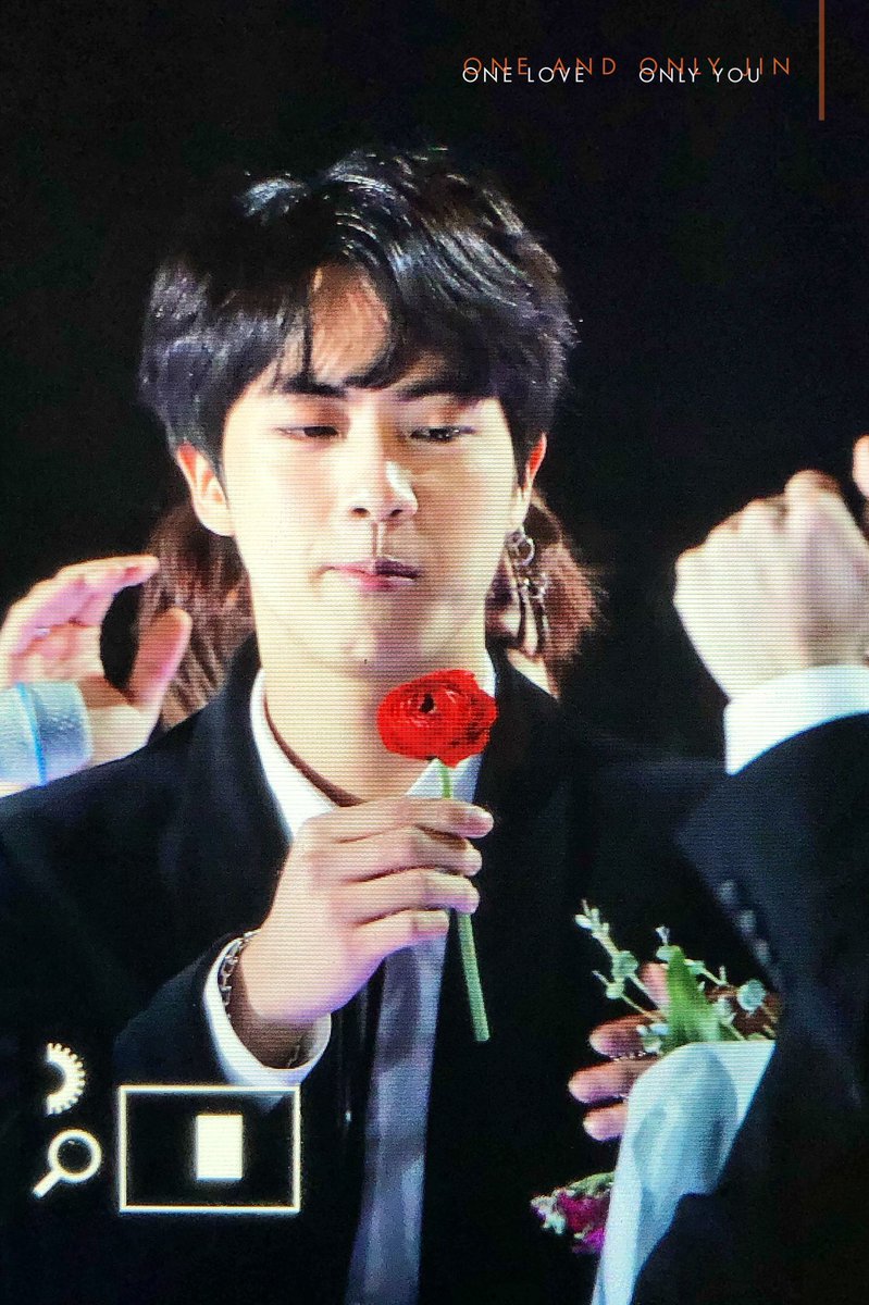 oneandonly_jin's tweet photo. 180125🌹

#방탄소년단 #진 #석진 #JIN https://t.co/TXfre5mpni