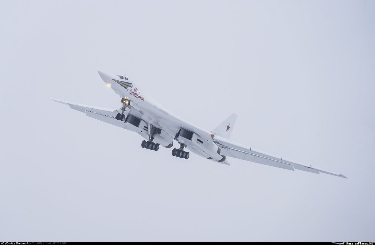 Tu-160 "White Swan" - Page 22 DUYu12-XkAAZl5h