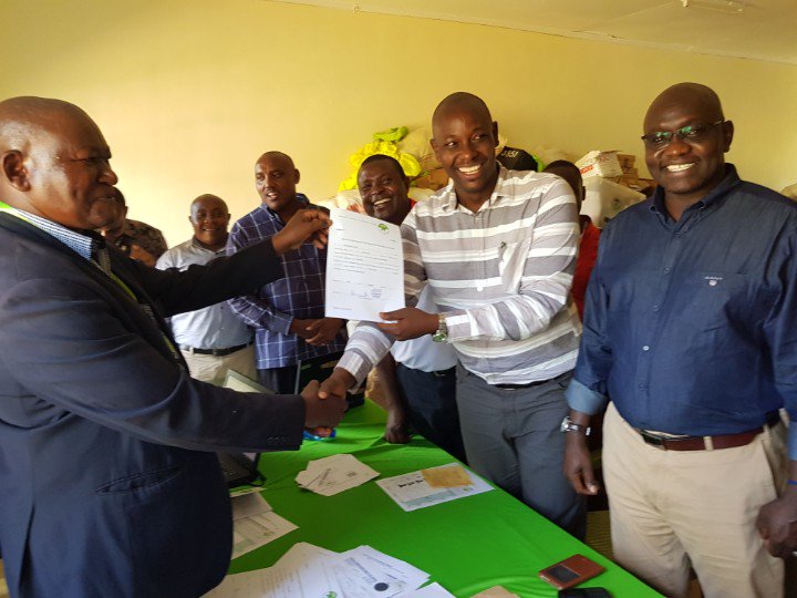 Thirdwaykenya's tweet photo. @dmmkituiwest  our candidate has been cleared to run for the Kitui West  he is accompanied by party leader Dr @EAukot .Also present is party chairman  @CpaWaweru  and SG @fokango  #KituiWestDecides https://t.co/f3TcI4NB5Z