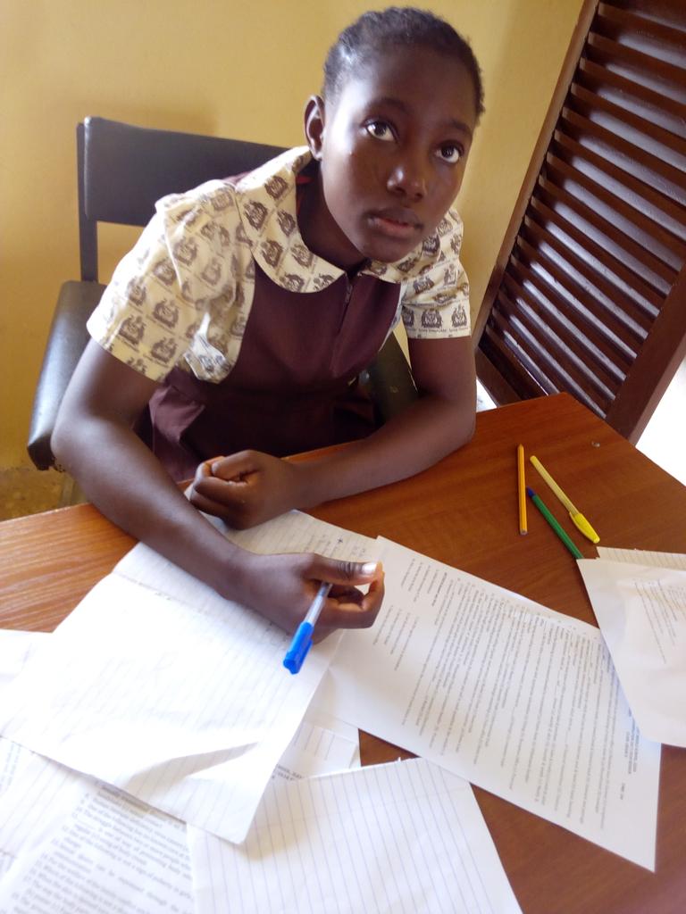 kingroyce01's tweet photo. Her name is adeola
She 15years old
She works on a cocoa farm to pay for her school fees and other expenses 
She's one of the brightest in her class, she loves education and wants to be a doctor.I need an NGO/foundation that cares enough to help her with her education
Pls RT, https://t.co/0OP6Dvx1JL