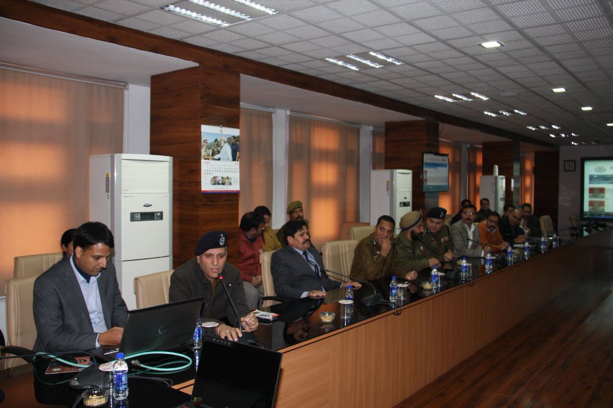 It is an effort to reach people as per their convenience,efficiently & effectively.Will serve as platform for interaction between Constables and officers in department. DGP @spvaid at launch of J&K Police launches News Mobile App at PHQ. @MehboobaMufti @munirkhan_ips @igpjmu