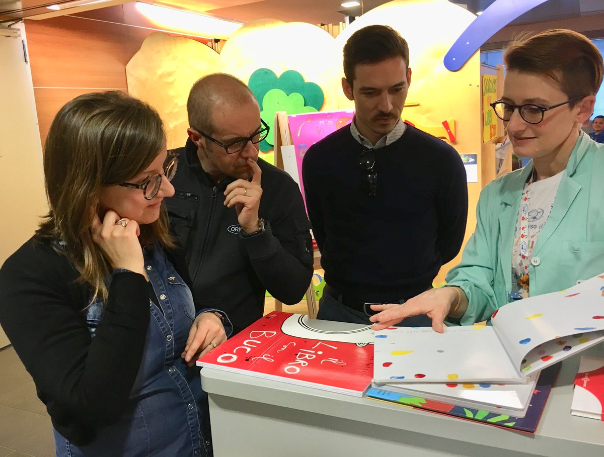 AmiciDellaPedia's tweet photo. E... un giorno decidi che produttività fa rima con solidarietà ❤️😊💙 grazie #OringOne Srl per aver scelto di sostenere #AmiciDellaPediatria con un’importante donazione di libri per la nostra Biblioteca Bergonzi (2.212,00€) benvenuti in #CrescendoGiocando 😍🤩 https://t.co/f5YPJvD9jn