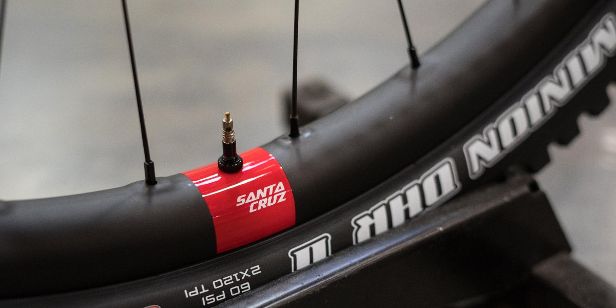 CompCyclist's tweet photo. This week we bring you a Santa Cruz #HightowerLT paired with XTR components from @RideShimano, @Industry_Nine, and @envecomposites. #ccbikeoftheweek
https://t.co/3yAB6V2yJo https://t.co/I7BaehHy0S