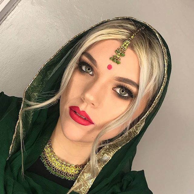 VanityXMakeUp's tweet photo. #IndianBridalMakeup look created by our #VanityxITEC2017 student Zoe. #VanityX #VanityXmakeup #Makeup https://t.co/ch5hnCropc