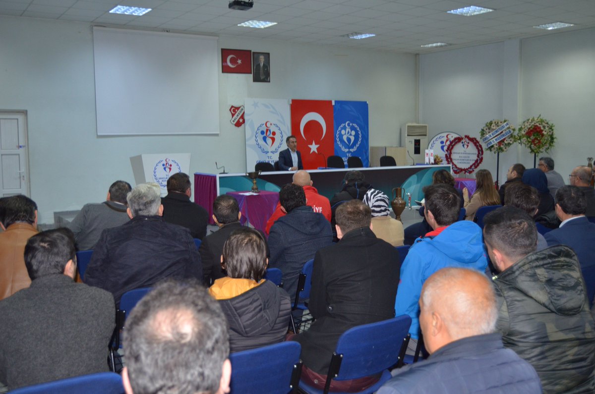 GSB_Balikesir's tweet photo. Personelimizle tanışma ve istişare toplantısında bir araya geldik, ne kadar büyük bir aileyiz.

@OA_Bak 
@farukozcelikgsb 
@mehbaykan https://t.co/PZhAHc7esF