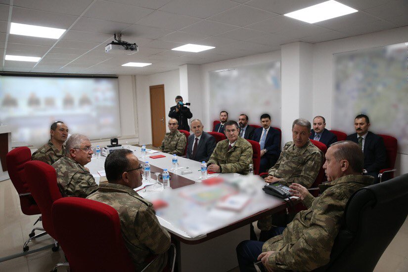 tcbestepe's tweet photo. Cumhurbaşkanı Erdoğan, Zeytin Dalı Harekât Merkezi’ni Ziyaret Etti https://t.co/lpVqbU0KeG https://t.co/6kxL87YfxQ
