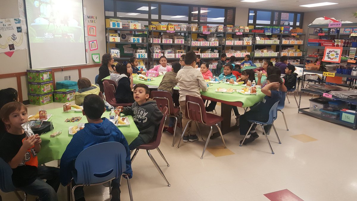 vickischuck's tweet photo. Our 2nd graders who made A Honor Roll came to All A Cafe today! @VelascoElem #BISDPRIDE https://t.co/yzuW3dFwZp