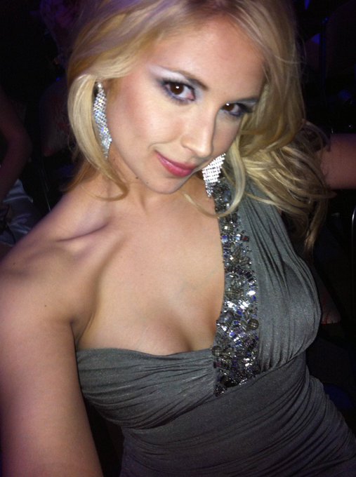 Throwback !! 2011 AVN!!! So young!!! https://t.co/mlsrgbEm0N