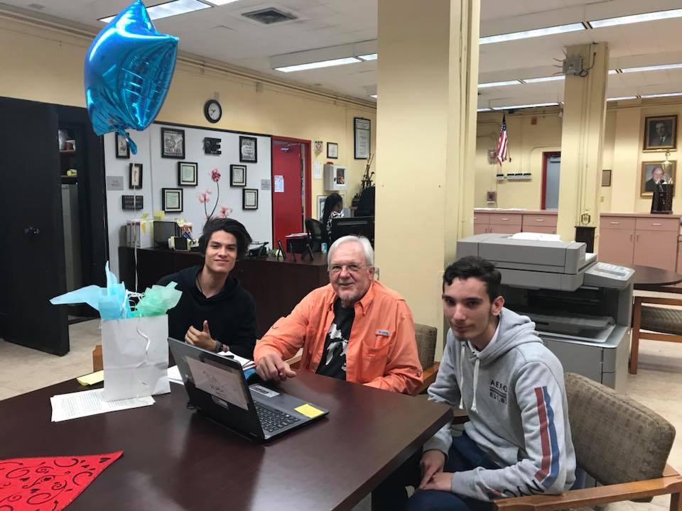 TSICMiami's tweet photo. Surprised mentor Ted today at Coral Gables Senior High. #top10withmostmentorsessions #nationalthankyourmentorday #tsicmiami #thankyoumentors #thankyourmentorday #2018 https://t.co/6m6UGrDE5G