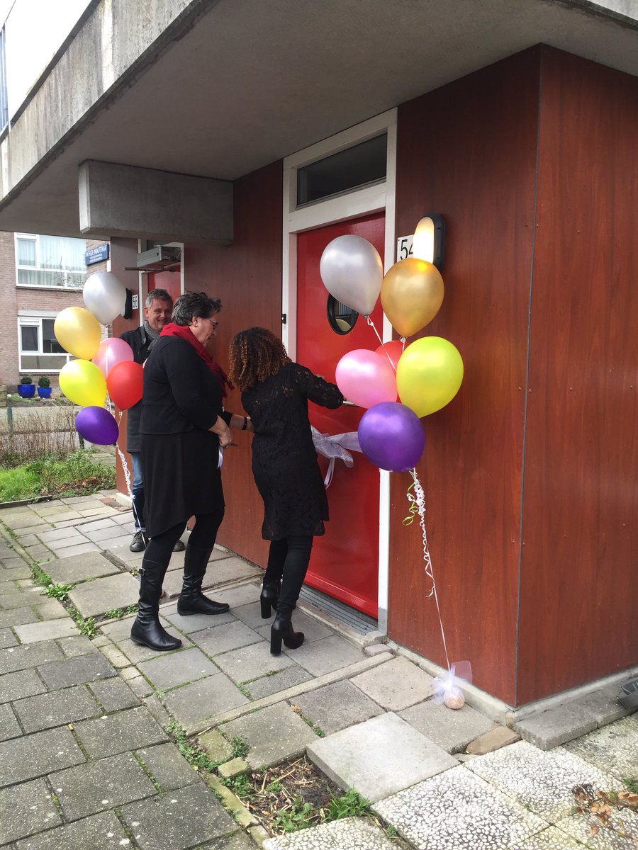 Vandaag is het #mamahuis, dat onderdak biedt aan 4 jonge moeders, officieel geopend door wethouder <a href="/neldouw/">Nel Douw</a> #hoorn