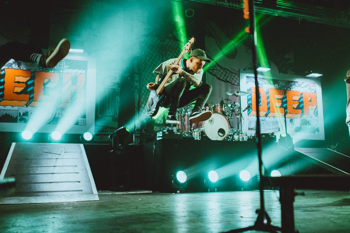 NeckDeepUK's tweet photo. Houston, TX! No problems here 👌
Thanks a lot!
📸: @ElliottIngham https://t.co/niUVmBiJ2d