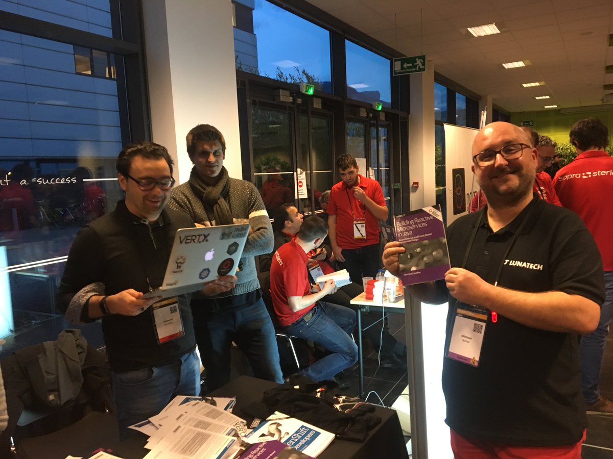 clementplop's tweet photo. @RedHat_France @RedHatNews some pictures of the book riffle at @SnowCampIO congratulation to the winners. We hope you will like the @vertx_project and @openshift books! https://t.co/oJ42x7KiX8