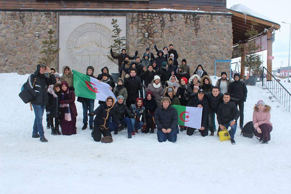 rebouhidriss's tweet photo. الجولة السياحية في جبل ارجيس #Erciyes_dağ بعد نهاية أشغال الملتقى السنوي الثاني لاتحاد الطلبة الجزائريين في تركيا #ASUT المنعقد بمدينة قيصري #kayseri يومي 20و21 جانفي 2018 https://t.co/Wgb2iNyRVz