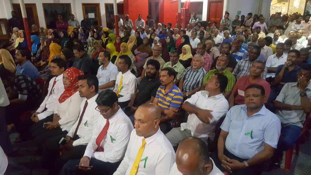 IllathHassan's tweet image. ‘Liyevidhaa Emme Andhiri Dhuvasthah. Mi dhuvasthah Alhugandumenaa Bahdhalu kuraa Manzaru Meege 3 Aharu Kurin Alhugandu dheken feshin 2/2" @ShimranAb
#ImranJalugai1000Dhuvas #RayyithungeBadhalu 🇲🇻