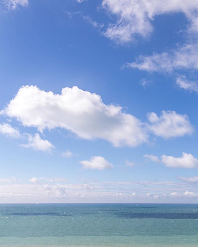 Hello folks! My editing yesterday unearthed some gorgeous blue skies and cliff top views near the Birling Gap, from a lovely sunny day in July. I can highly recommend this time of year as the perfect time to catch-up with your photo sorting and editing -… ift.tt/2Fdslfd