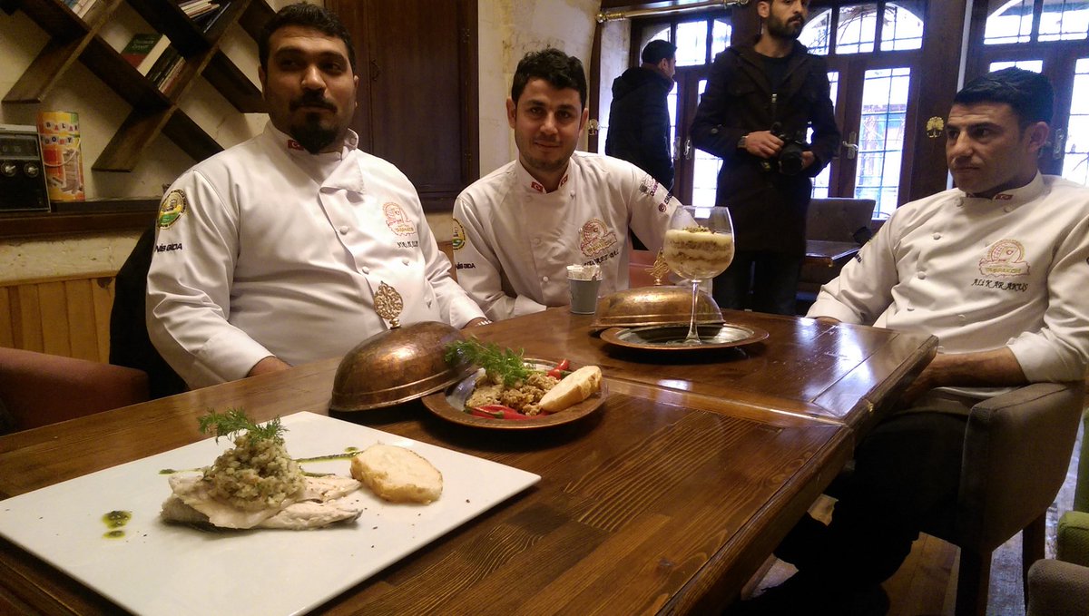 #BayatEkmekÇöpeAtılmasın 
Bayat ekmekler ile yaptığımız çalışmalar ile ilgili TRT Kürdi TV 'ye bilgi verdik. 

<a href="/TRTKurdiTV/">TRT Kurdî</a> <a href="/trtturk/">TRT TÜRK</a> <a href="/trt1/">TRT 1</a>
<a href="/cnnturk/">CNN TÜRK</a> <a href="/ahaber_kanal/">A Haber (Ankara)</a>
<a href="/anadoluajansi/">Anadolu Ajansı</a> <a href="/ihacomtr/">İhlas Haber Ajansı</a>

#Günde4MilyonEkmekÇöpeAtılıyor
#ŞanlıurfaEsnafOdalarBirliği 
#ŞanlıurfaKentKonseyi