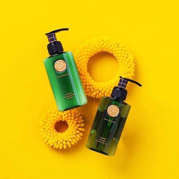 HARNN_SA's tweet photo. Lush hues of green is about the enormity of HARNN turning 6,800,000 Siamese Jasmine Sambac blossoms into pure essential oil.

Jasmine Collection available in Shampoo, Conditioner, Cleansing Gel, Scrub, Body Lotion, Moisturiser, Body Oil and Hand Cream at https://t.co/GK8NfcN9LQ https://t.co/848rmBXABw