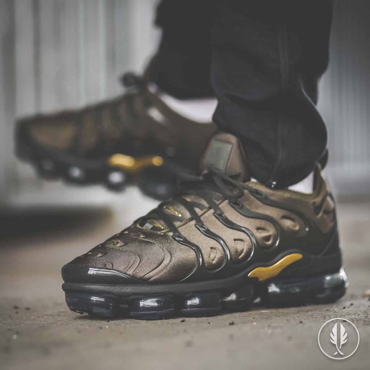 nike vapormax plus khaki