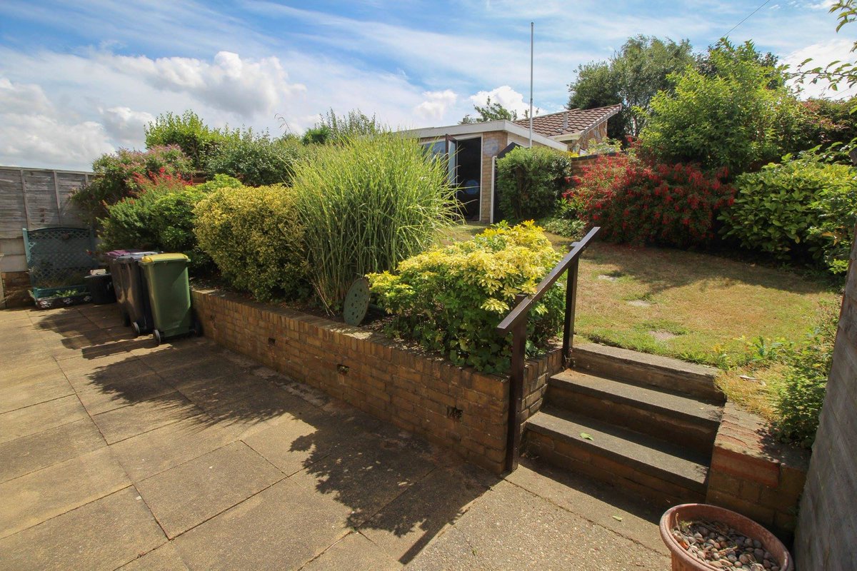 Rona Estate Agents tweet media