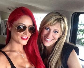 Who will be #DailyDivas beauty of the day? 
RT – Eva
Like – Lillian
Voting ends in 1 h