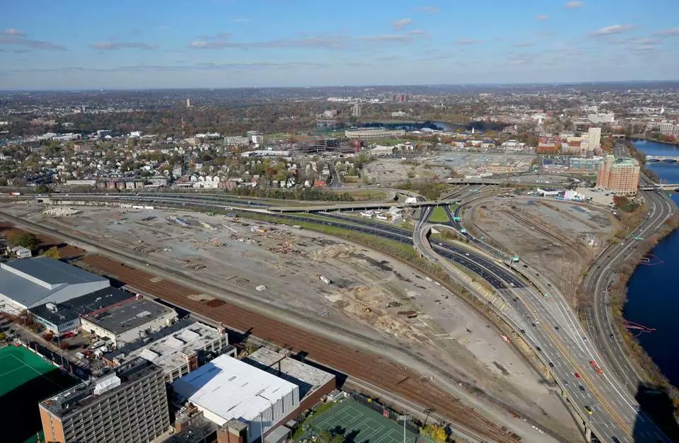 Harvard ups financial commitment for West Station, calls for interim train stop in Allston bostonglobe.com/metro/2018/01/…