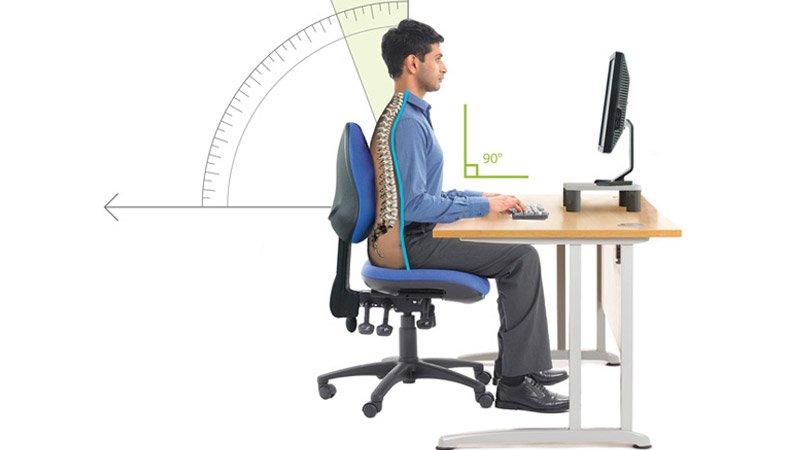 CIM_Associates's tweet photo. Working at computer workstations &amp; using display screen equipment (DSE) can lead to neck, shoulder, back or arm pain. These disorders can be avoided if DSE assessments are carried out, equipment is set up correctly &amp; good practice is applied. For more info https://t.co/6JG8LUNCzY https://t.co/huq3Zf2Z2R