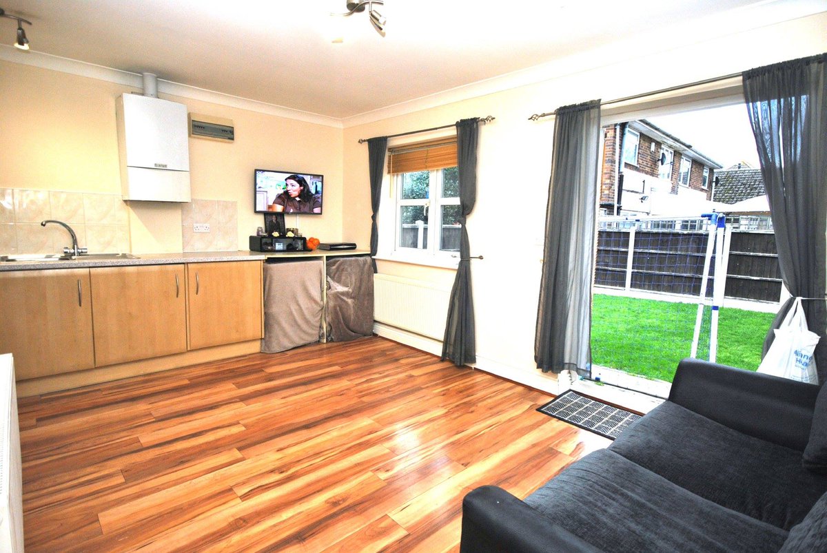 Rona Estate Agents tweet media