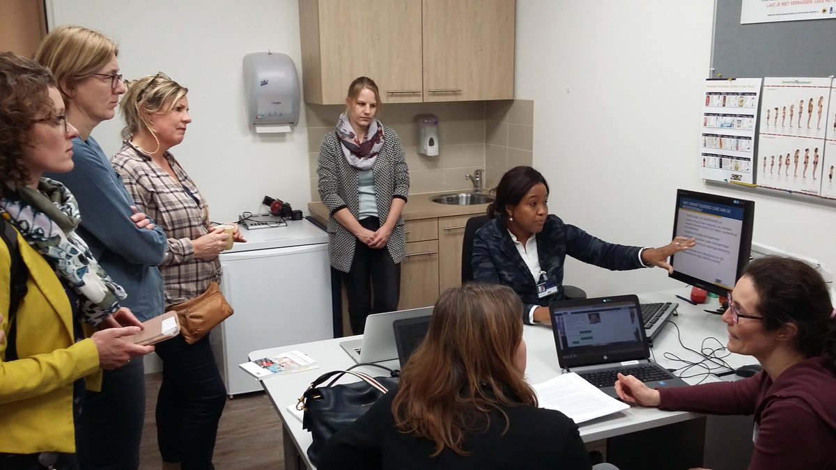 ggdhvb's tweet photo. Open Huis voor professionals op #Consultatiebureau van de Toekomst 
Van #ggdhvb in #Schijndel. Grote opkomst, veel belangstelling voor 'blended care' https://t.co/Z7qiKLKUj5