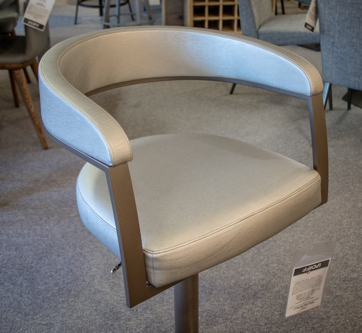 LaDIFF's tweet image. Give your bar that classic diner vibe with the Helix Gas Lift Stool from E-Mod. Choose your own height with the versatile feature of the gas lift! &amp;lt;3 Barstools. 
ow.ly/QD5330hX36A #barstools #kitchendecor #emod