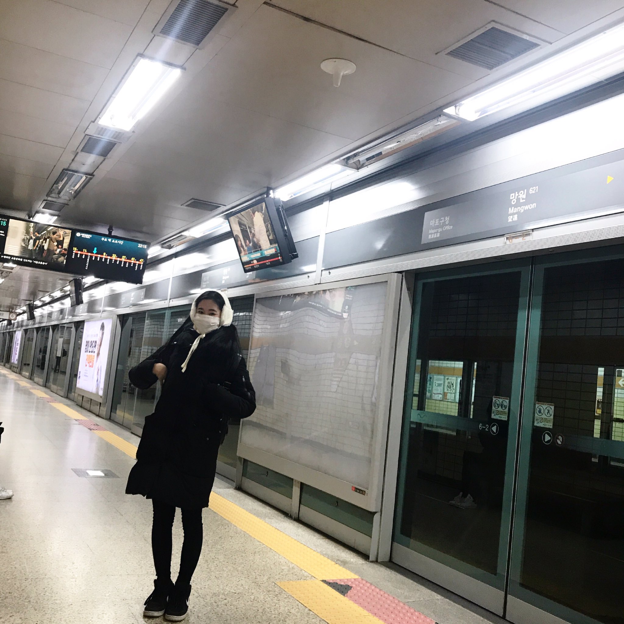 DUZEwakVoAASAzs.jpg:orig