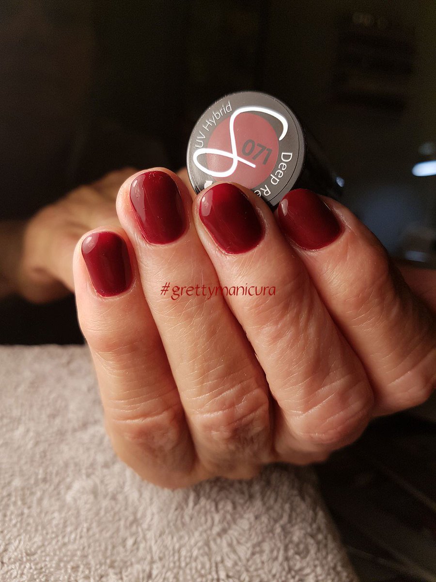 GRETTY_MANICURA's tweet photo. ❤️ El primer #colordelmes de 2018 es para este rojo oscuro de @IloveSemilac, nos lo habéis pedido muchísimo ❤️#colorofthemonth #colordelmes #uñasrojooscuro #deeprednails #rednails #uñasrojas #nailart #nailstoinspire #nailsoftheday #nailsofthemonth #uñasdegel #grettymanicura https://t.co/QXg5cdE4CR