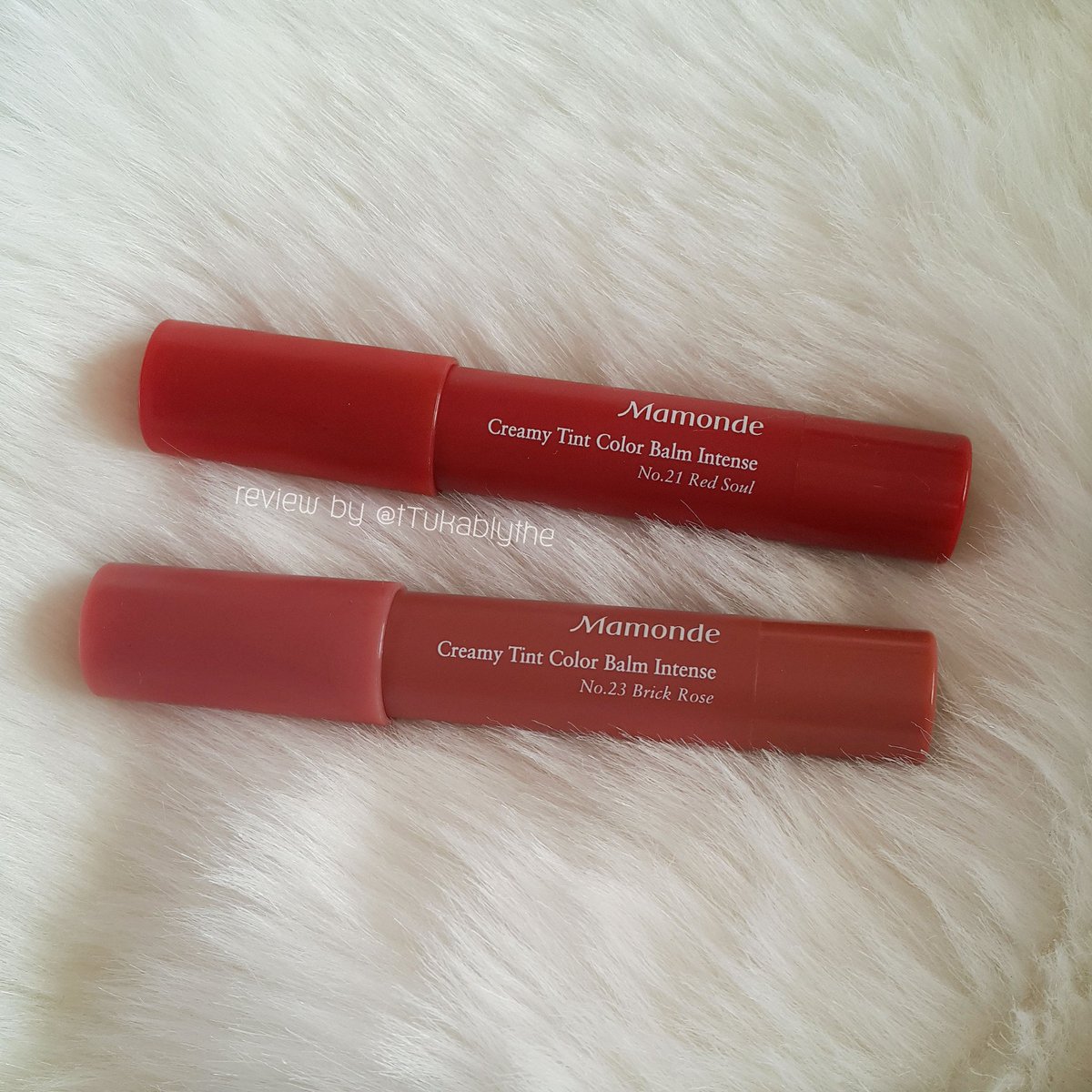tTukablythe's tweet photo. โอ้ยยย Mamonde สีใหม่ที่ได้มาพอทาลงปากแล้วสวยมากกกกกกกกก มากแบบมากๆๆ งื้อออ นี่เทใจให้เบอร์ 23 ไปแล้วอ่ะสีโคตรใช่ส้มๆตุ่นๆกำลังดีเลย เบอร์ 21 ก็งามทาตอนหน้าสดยังรอด เนื้อดี แมทแต่ทาง่าย สีชัด ติดทน ชอบมากกก #ของมันต้องมี #HowtoPerfect https://t.co/YJADilFrSL