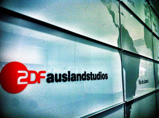 la revue des médias tweet media