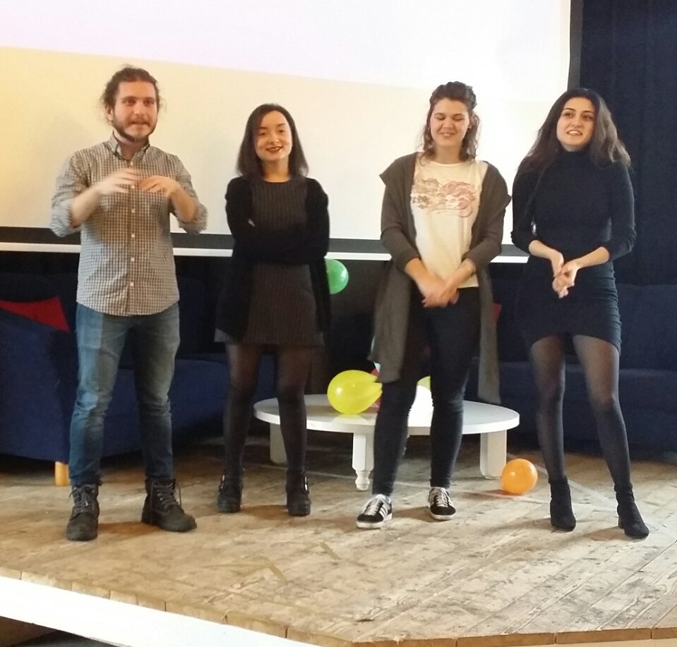 YourFutureWorks's tweet photo. End event of @Fontys minor #YourFutureWork with bright #21thcentury studs from around the world, commissioners #InterventionforHappiness & lecturers today at @TheHubEindhoven https://t.co/jvxjdUFZkJ