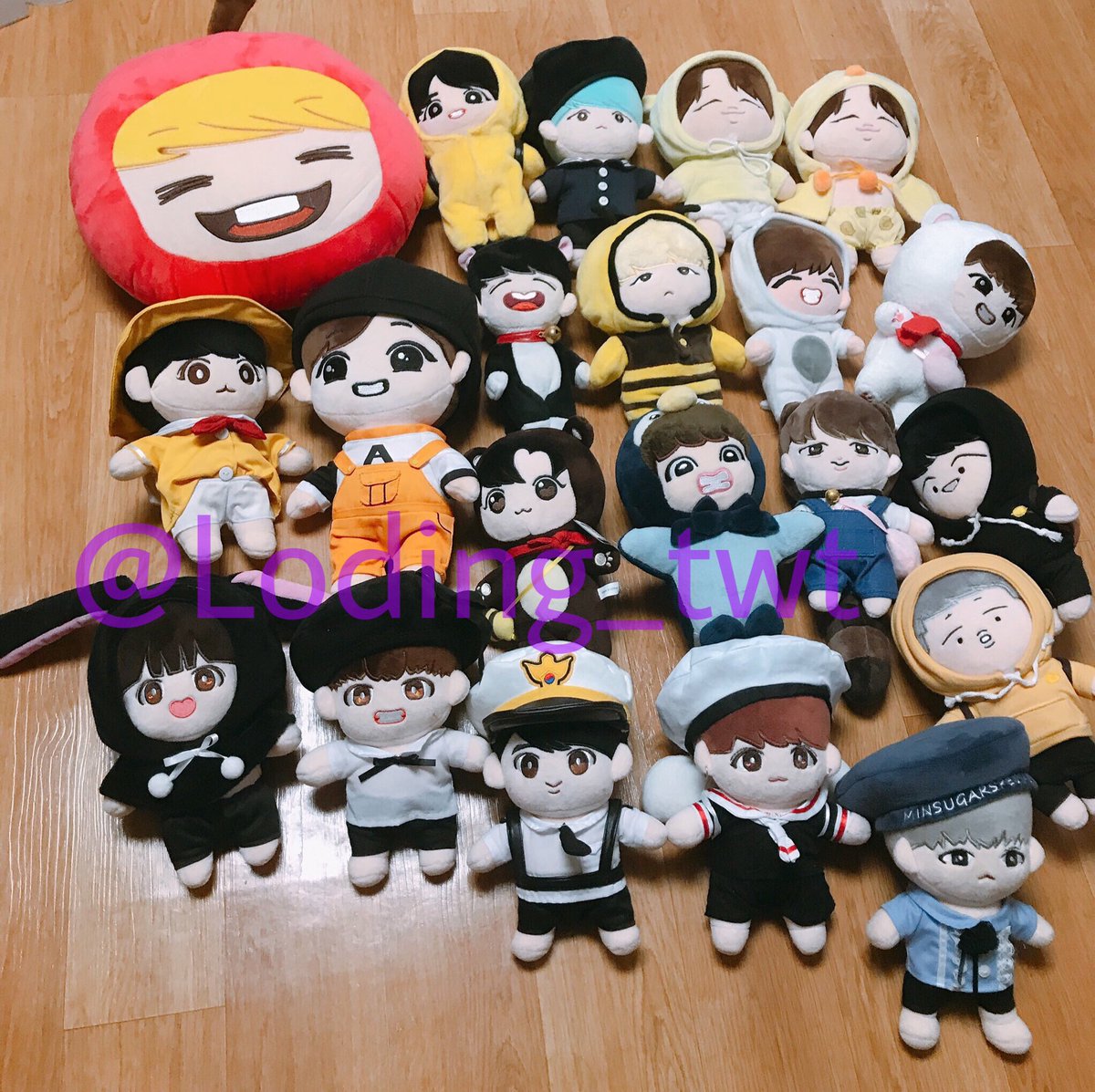 Loding_twt's tweet photo. <<방탄 대상받아서 무슨 이벤트를 해야 될 지 모르겠는 ���벤트>>

알티만 하세요
암거나 ㄹㅇ랜덤으로 보내드림

#방탄소년단_대상_축하해 
#방탄_서가대대상_축하해

#iHeartAwards #BestFanArmy #BTSARMY @BTS_twt https://t.co/8xOQ3Rdntj