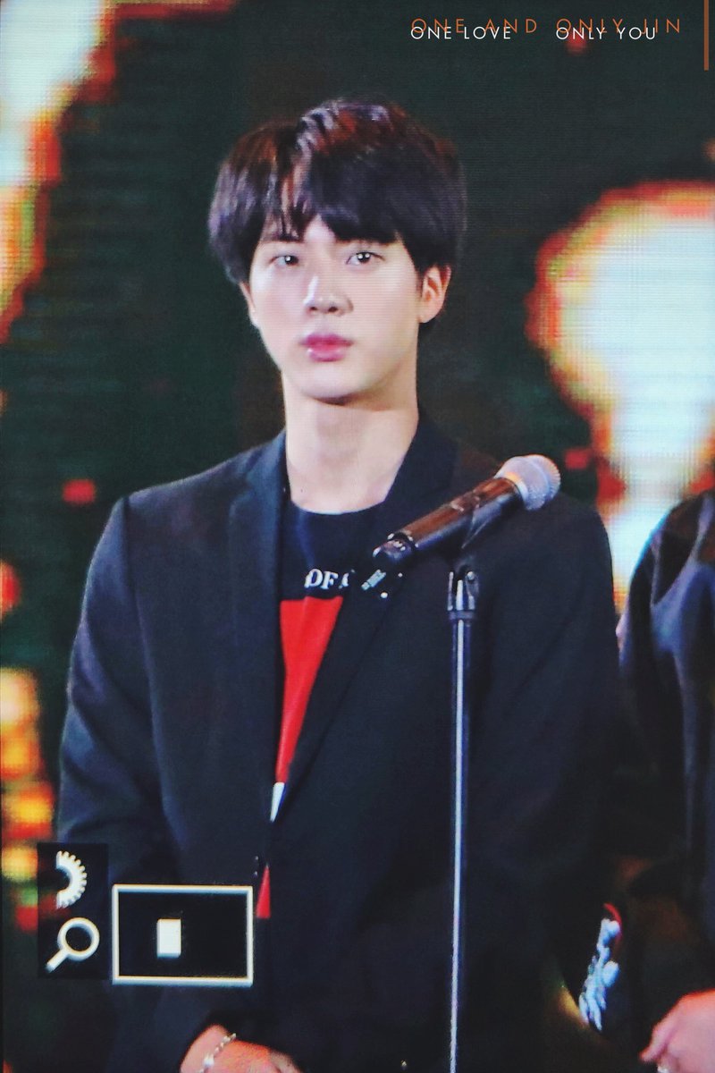 oneandonly_jin's tweet photo. 180125 SMA
본상수상 울지마ㅠㅠ
#방탄소년단 #진 #석진 #JIN https://t.co/SVsKioSTvr