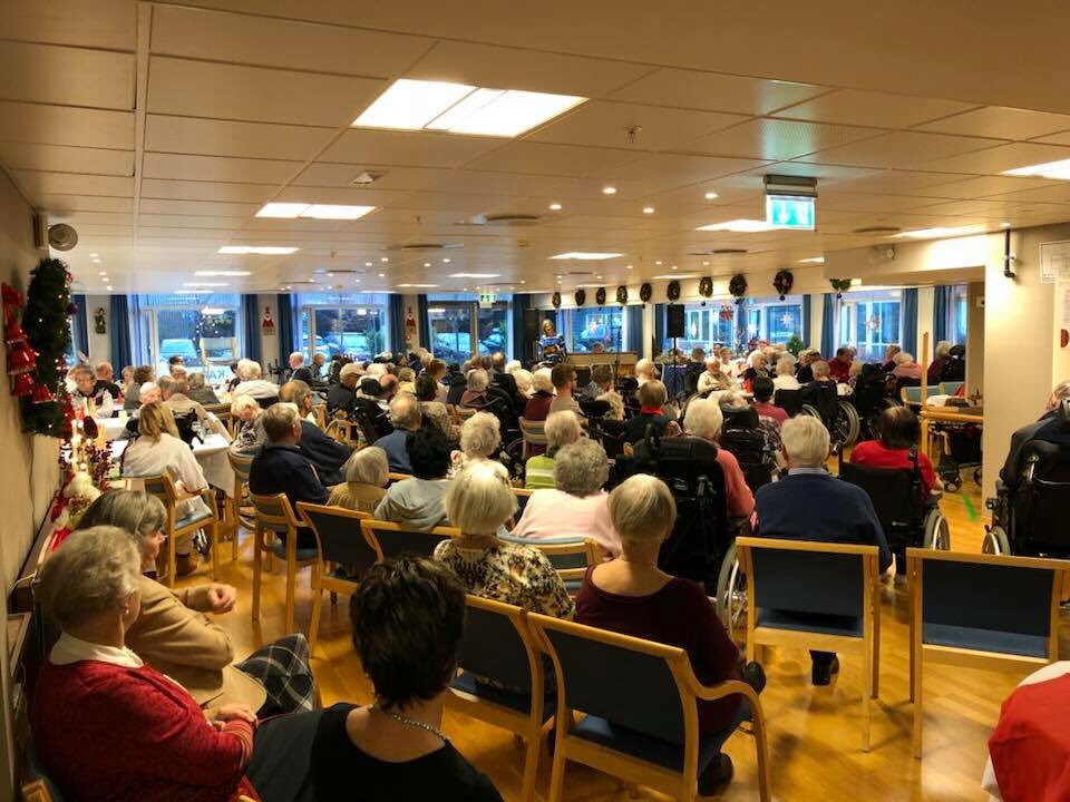 Slik skal «Musikk for minnet» skape gode, felles musikkopplevelser, og gi bedre helse og livskvalitet til personer som har #demens og deres #pårørende: kavlifondet.no/2018/01/en-pam… <a href="/Bergenfilharmon/">Bergen Philharmonic Orchestra</a> <a href="/bergenrodekors/">Bergen Røde Kors</a> #helse #alzheimer  #sykehjem #eldre